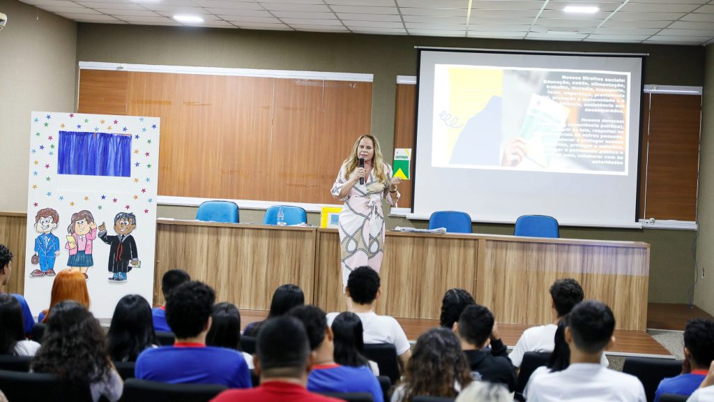 Escola do Legislativo da Aleam divulga programa para segunda quinzena de outubro
