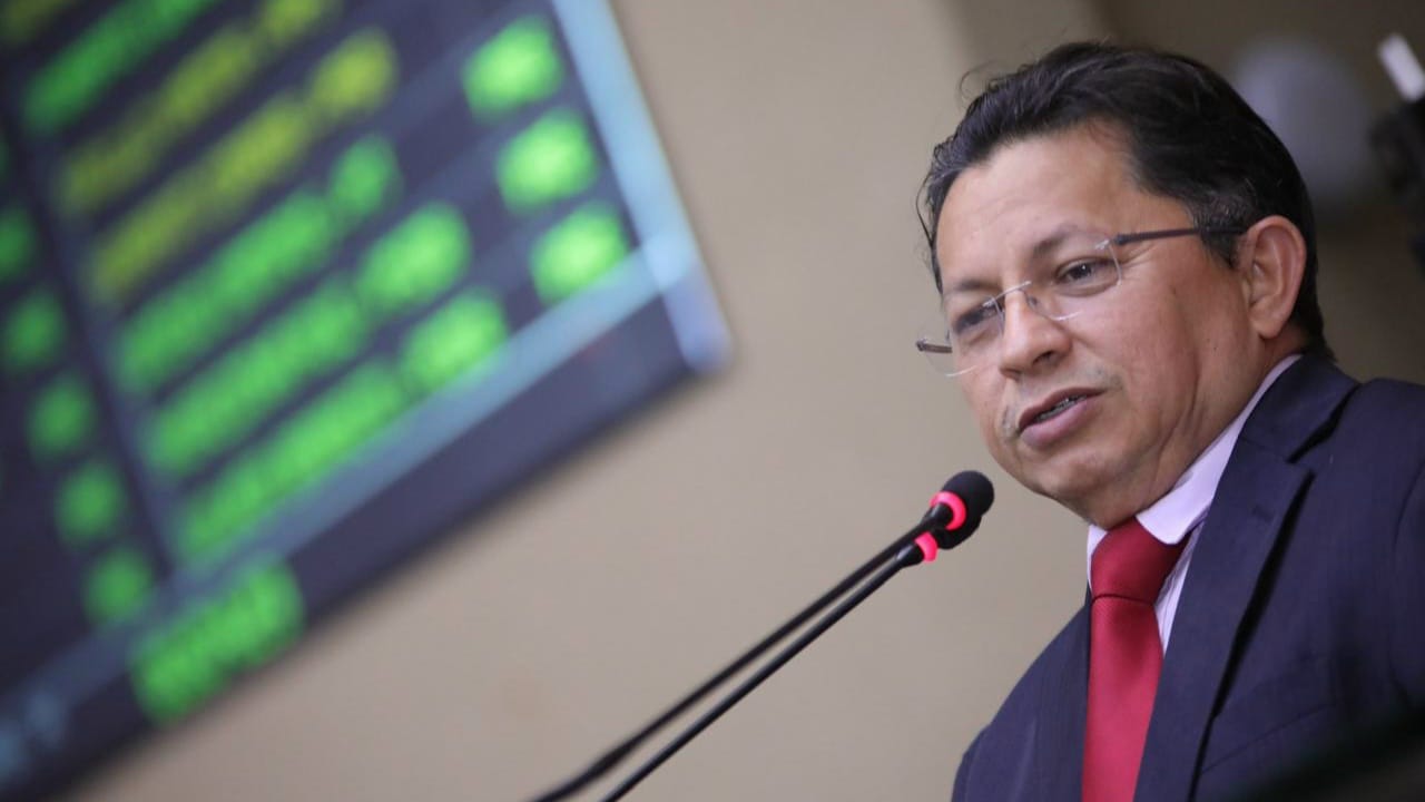 Fim da escala 6×1 representa avanço histórico para trabalhadores, afirma Sinésio Campos