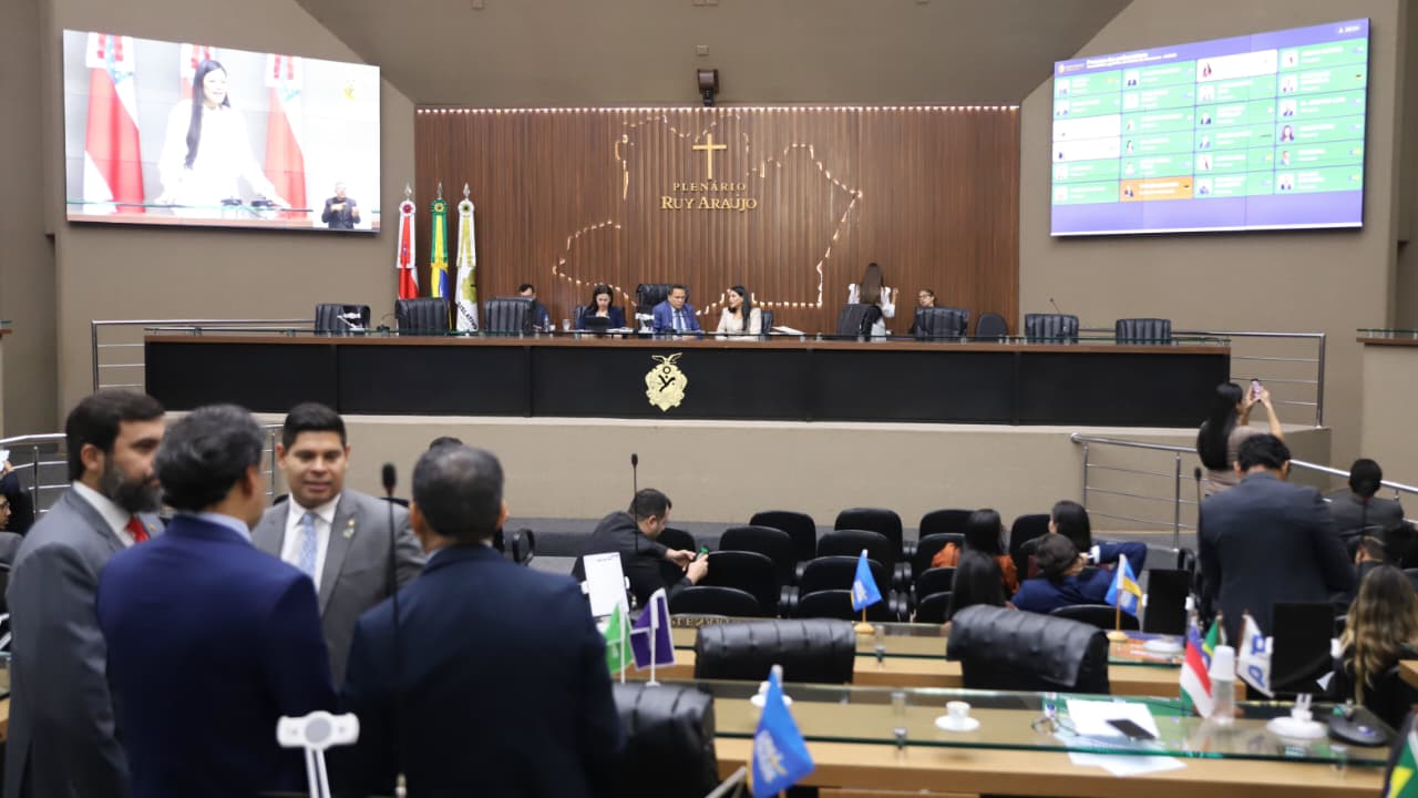 Sessão plenária tem cobranças por melhorias na saúde, segurança pública e propostas para a juventude