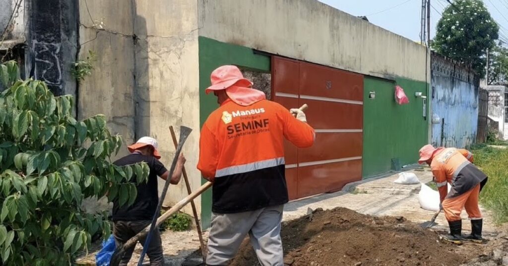 Erosão motiva recuperação de rede de drenagem na rua Rio Bodajós, em Manaus