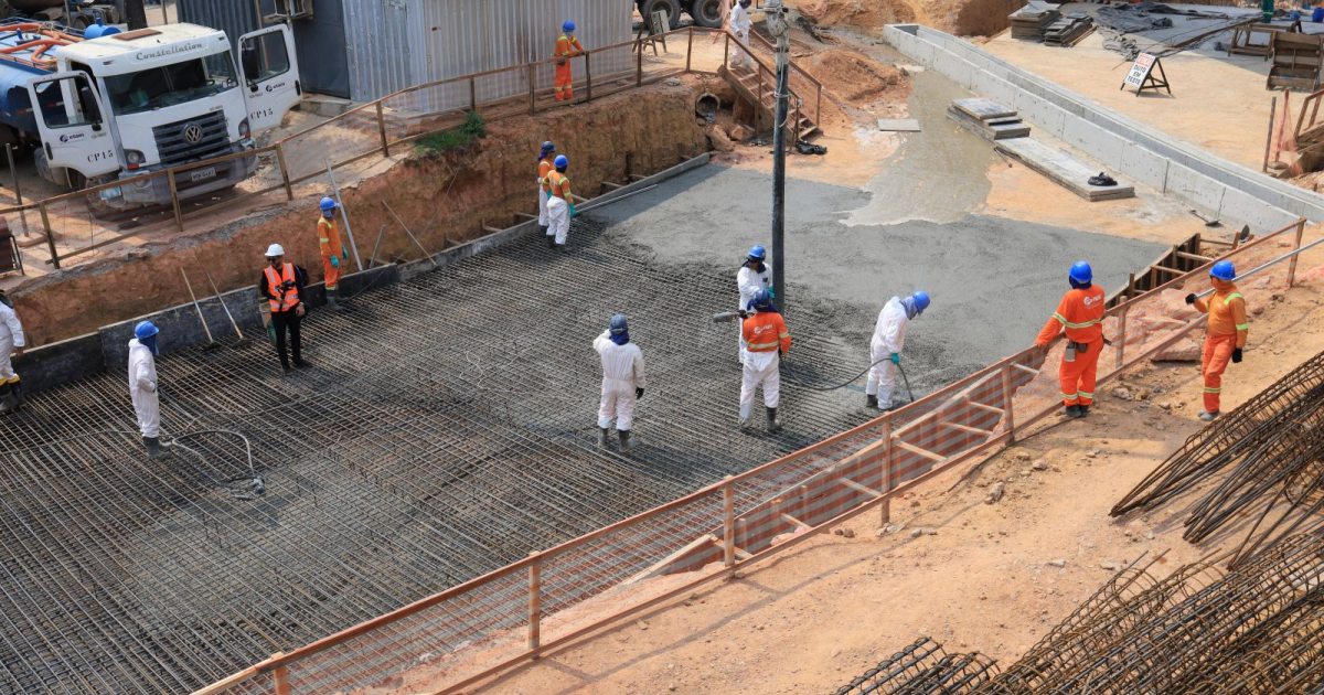 Trincheira entra em fase de escavação no complexo viário Passarão, em Manaus