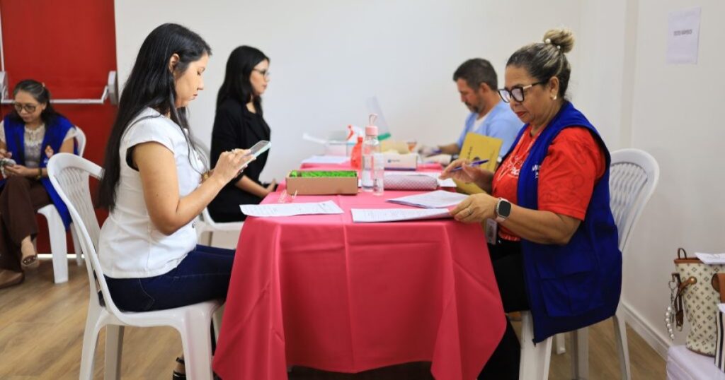 Prevenção e atendimento médico são oferecidos a servidoras da Seminf durante o Outubro Rosa