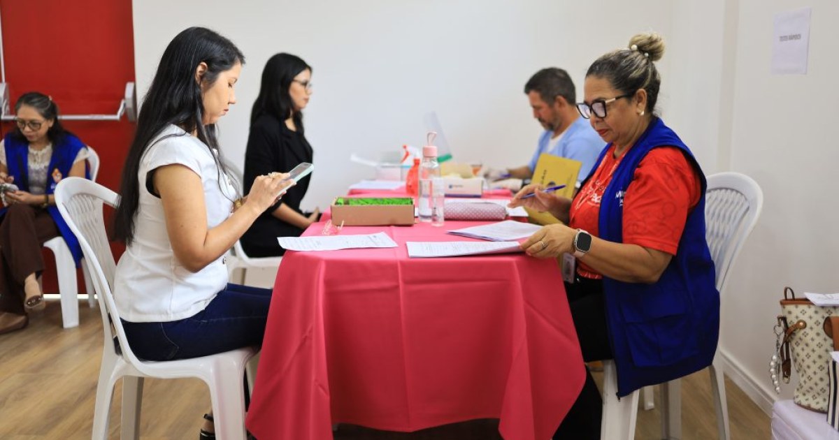 Prevenção e atendimento médico são oferecidos a servidoras da Seminf durante o Outubro Rosa